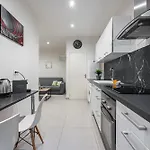 Charming 1 Bdr Old Town *