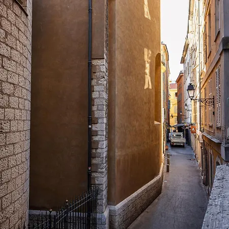 Charming 1 Bdr Old Town Lejlighed