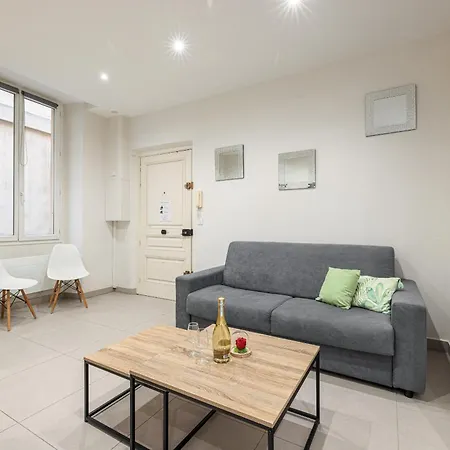 Charming 1 Bdr Old Town