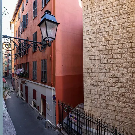 Charming 1 Bdr Old Town *
