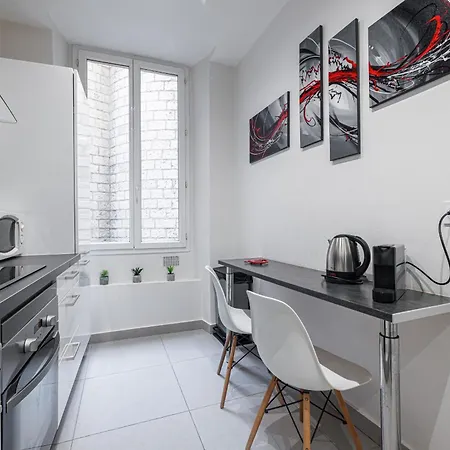 Charming 1 Bdr Old Town