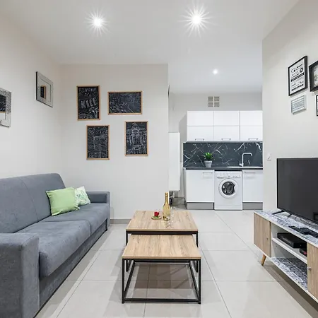 Charming 1 Bdr Old Town Апартаменты