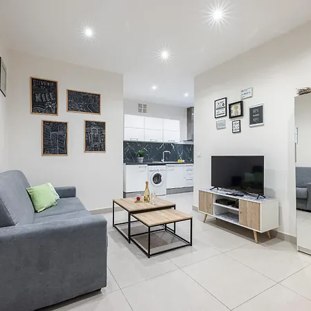 Charming 1 Bdr Old Town *
