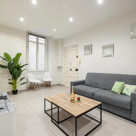 Charming 1 Bdr Old Town