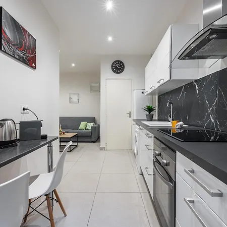 Charming 1 Bdr Old Town *